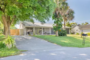 1415 SW 16th Ct Ct SW, Vero Beach, FL 32962 - Photo 2