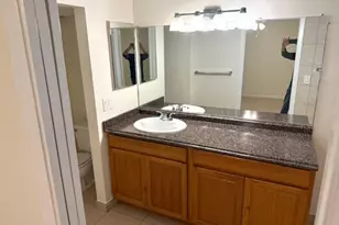 637 Executive Center Dr, West Palm Beach, FL 33401 - Photo 6