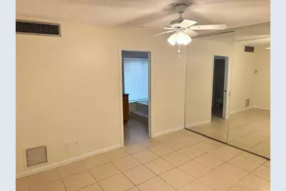 637 Executive Center Drive, West Palm Beach, FL 33401 - Photo 4