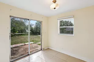 520 NE 45th St, Deerfield Beach, FL 33064 - Photo 8