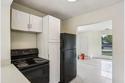 520 NE 45th Street, Deerfield Beach, FL 33064 - Photo 6