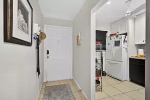 202 Oxford 200, West Palm Beach, FL 33417 - Photo 4