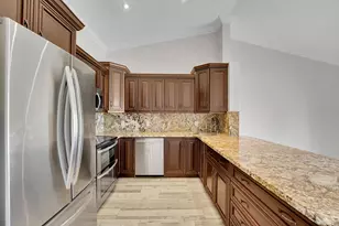 704 Freedom Ct, Deerfield Beach, FL 33442 - Photo 6