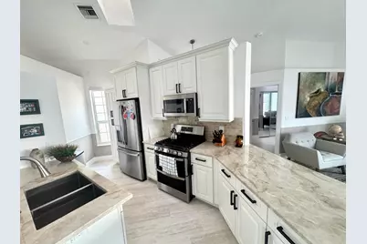 25 Via Carrara, Palm Beach Gardens, FL 33418 - Photo 4