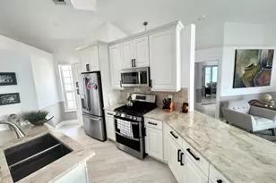 25 Via Carrara, Palm Beach Gardens, FL 33418 - Photo 4