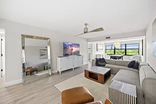 6061 Balboa Cir, Boca Raton, FL 33433 - Photo 2