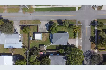 301 Hawthorne Drive, Lake Park, FL 33403 - Photo 4