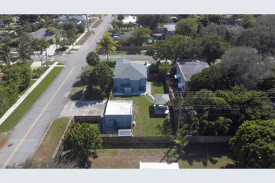 301 Hawthorne Drive, Lake Park, FL 33403 - Photo 8