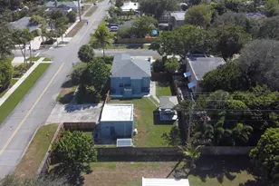 301 Hawthorne Dr, Lake Park, FL 33403 - Photo 8