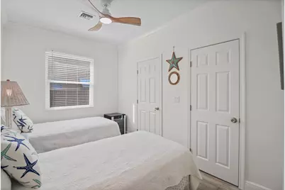 301 Hawthorne Drive, Lake Park, FL 33403 - Photo 16