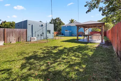 301 Hawthorne Drive, Lake Park, FL 33403 - Photo 12