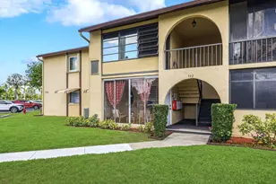 302 Pine Ridge Cir, Greenacres, FL 33463 - Photo 2