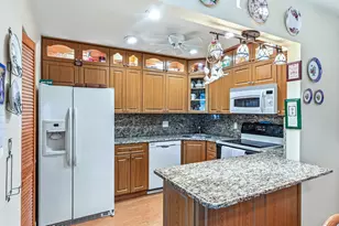 302 Pine Ridge Cir, Greenacres, FL 33463 - Photo 12