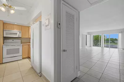 2801 N Palm Aire Drive #402, Pompano Beach, FL 33069 - Photo 6