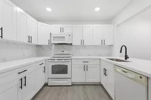 4183 Palm Bay Cir, West Palm Beach, FL 33406 - Photo 2