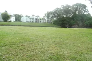 843 Blue Ridge Cir, West Palm Beach, FL 33409 - Photo 2