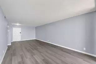 105 Lake Emerald Dr, Oakland Park, FL 33309 - Photo 4