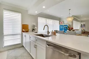 438 Brackenwood Ln S, Palm Beach Gardens, FL 33418 - Photo 10