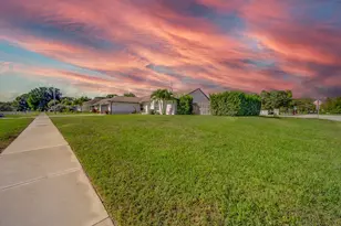 1853 Shower Tree Way, Wellington, FL 33414 - Photo 4