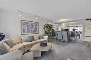 10806 W Clairmont Cir, Tamarac, FL 33321 - Photo 12