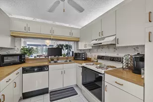 10806 W Clairmont Cir, Tamarac, FL 33321 - Photo 6