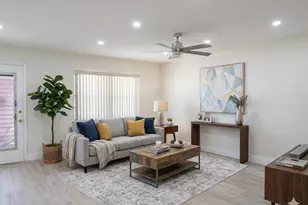 557 Burgundy L, Delray Beach, FL 33484 - Photo 2