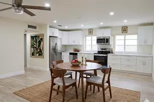557 Burgundy L, Delray Beach, FL 33484 - Photo 4