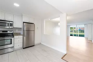 9523 S Hollybrook Lake Dr, Pembroke Pines, FL 33025 - Photo 2