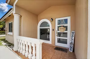 17255 NW 72nd Ct, Hialeah, FL 33015 - Photo 4