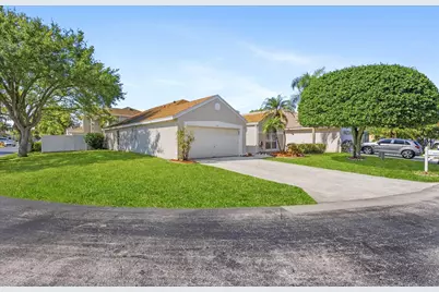 1352 E Fairfax Cir Circle E, Boynton Beach, FL 33436 - Photo 2