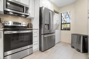 7906 NW 10th St, Plantation, FL 33322 - Photo 8