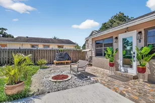 425 Broward Ave, Greenacres, FL 33463 - Photo 4