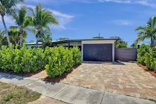 2099 NE 4th Ct, Boca Raton, FL 33431 - Photo 2