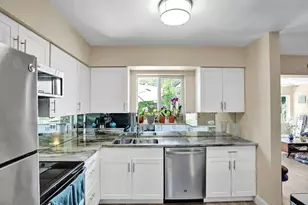 2099 NE 4th Ct, Boca Raton, FL 33431 - Photo 8