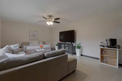 393 Lake Arbor Drive, Palm Springs, FL 33461 - Photo 6