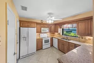 9810 Tabebuia Tree Dr, Boynton Beach, FL 33436 - Photo 4