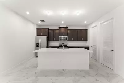 900 SW Newfield Avenue, Palm City, FL 34990 - Photo 2