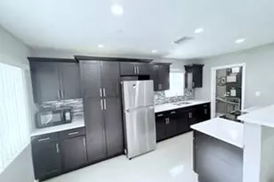 2710 NW 24th Ave, Oakland Park, FL 33311 - Photo 4
