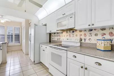 2206 S Fairway Dr S, Jupiter, FL 33477 - Photo 10