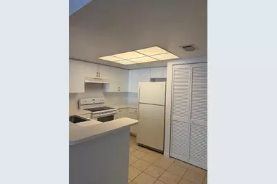 4195 N Haverhill Road #319, West Palm Beach, FL 33417 - Photo 4