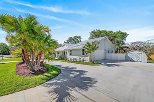 2366 SE Country Club Ln, Stuart, FL 34996 - Photo 4