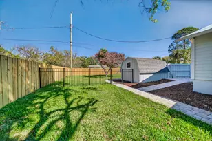 2366 SE Country Club Ln, Stuart, FL 34996 - Photo 14