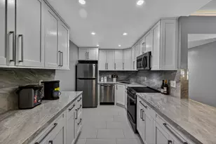 300 NE 19th Ct, Wilton Manors, FL 33305 - Photo 2