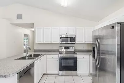 204 SW 14th St Street SW #1, Vero Beach, FL 32962 - Photo 6