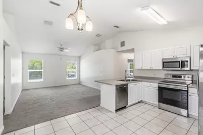 204 SW 14th St Street SW #1, Vero Beach, FL 32962 - Photo 4