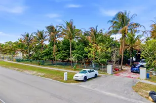 11481 Tangerine Blvd, The Acreage, FL 33412 - Photo 4