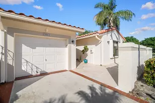 19961 Mona Cir, Boca Raton, FL 33434 - Photo 2