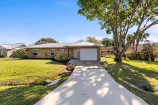 1566 Picasso St, Sebastian, FL 32958 - Photo 2