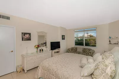 [Address not provided], Hallandale Beach, FL 33009 - Photo 6
