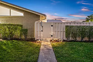 5537 Eagle Lake Dr, Palm Beach Gardens, FL 33418 - Photo 2